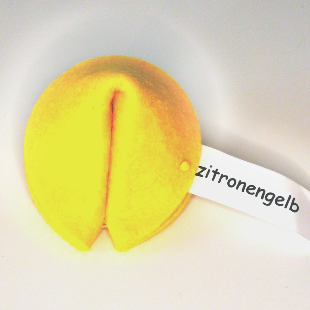 Glückskekse in zitronengelb